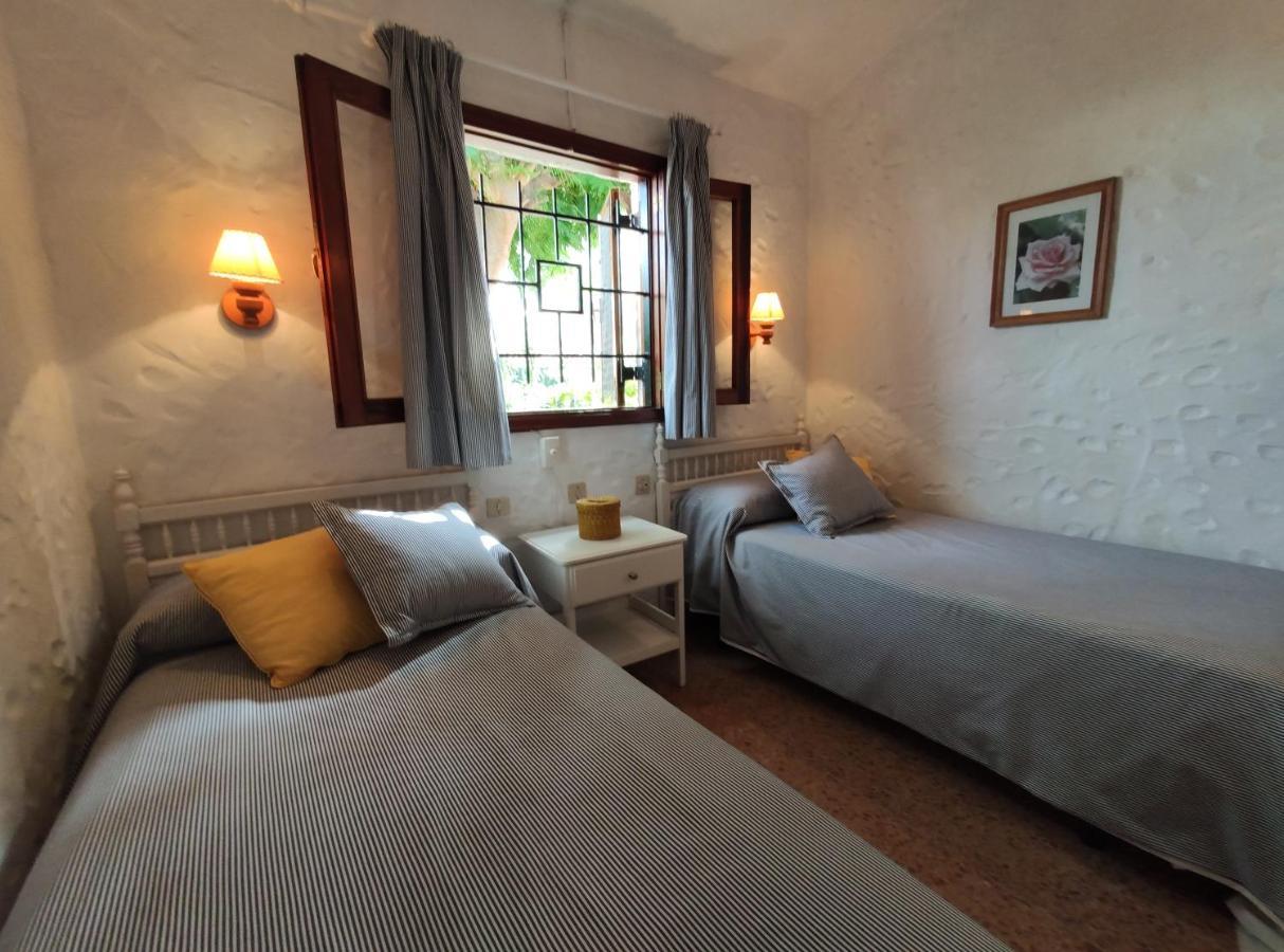 Lovely 2 Bedroom Bungalow With Parking 马斯帕洛马斯 外观 照片